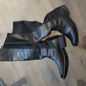 Womans boots size 6 1/2